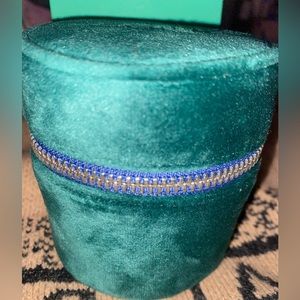 La Mer small accessories/cosmetic case w La Mer skincare charm! 3 patches  NIB